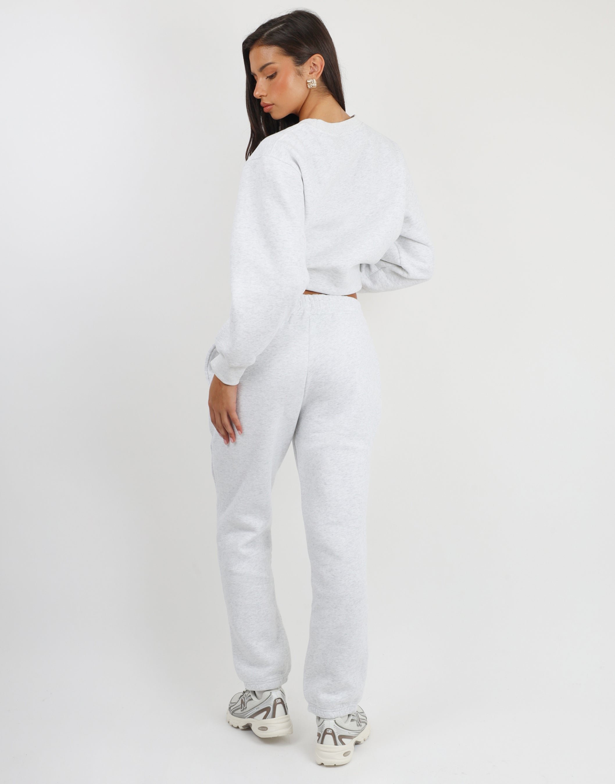 Ashby Simmi Studios Essentials Sweatshirt in Pebble Grey