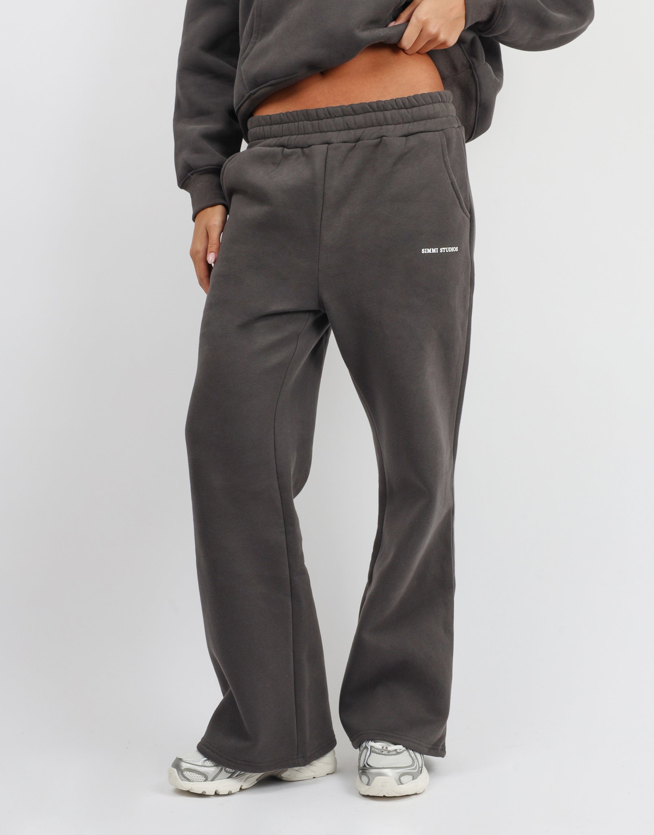Colby Simmi Studios Essentials Flared Joggers in Slate