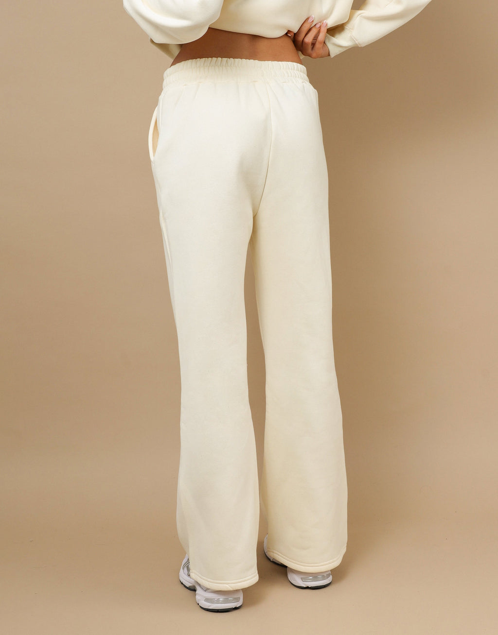 Colby Simmi Studios Essentials Joggers In Cream