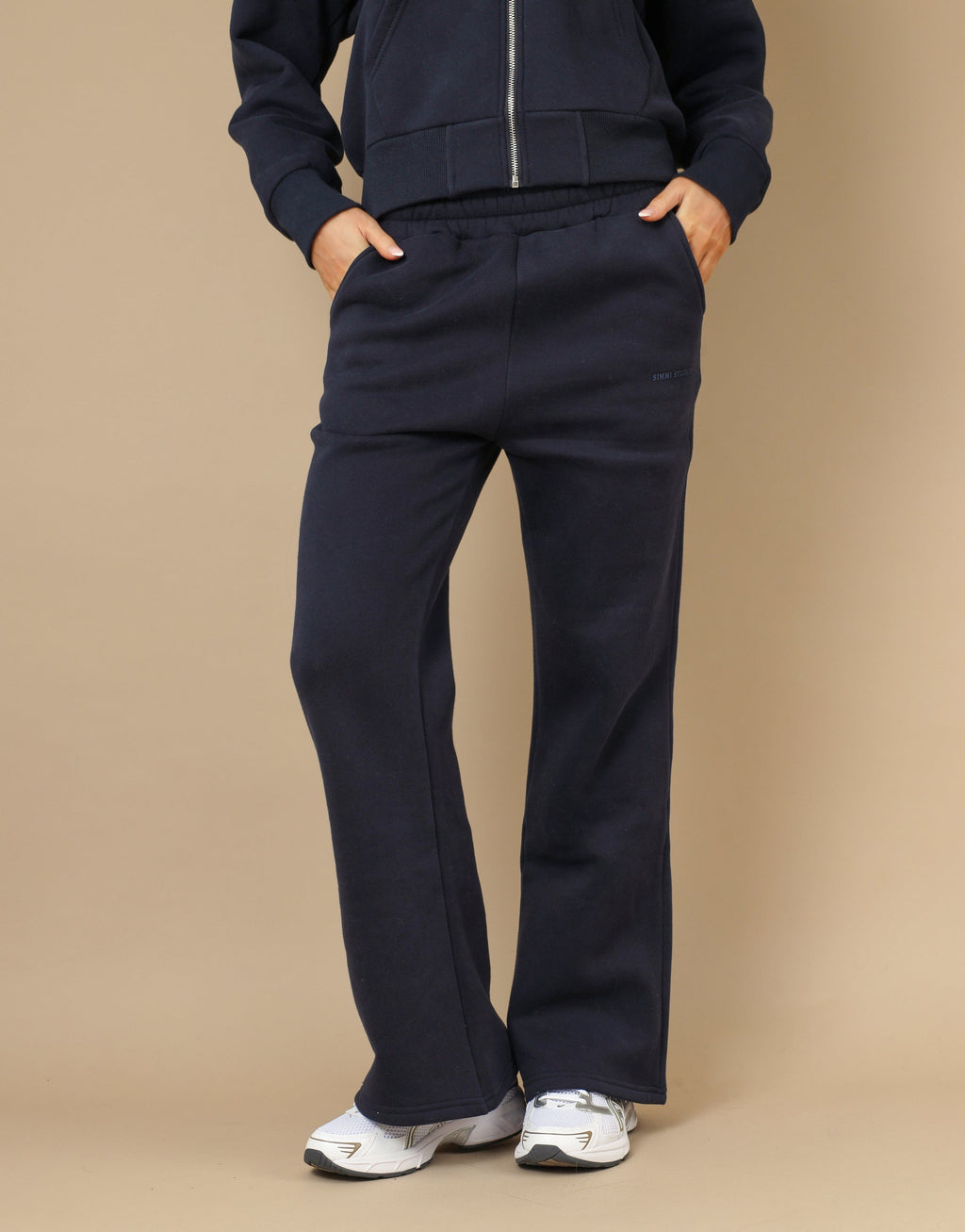 Colby Simmi Studios Essentials Joggers In Navy