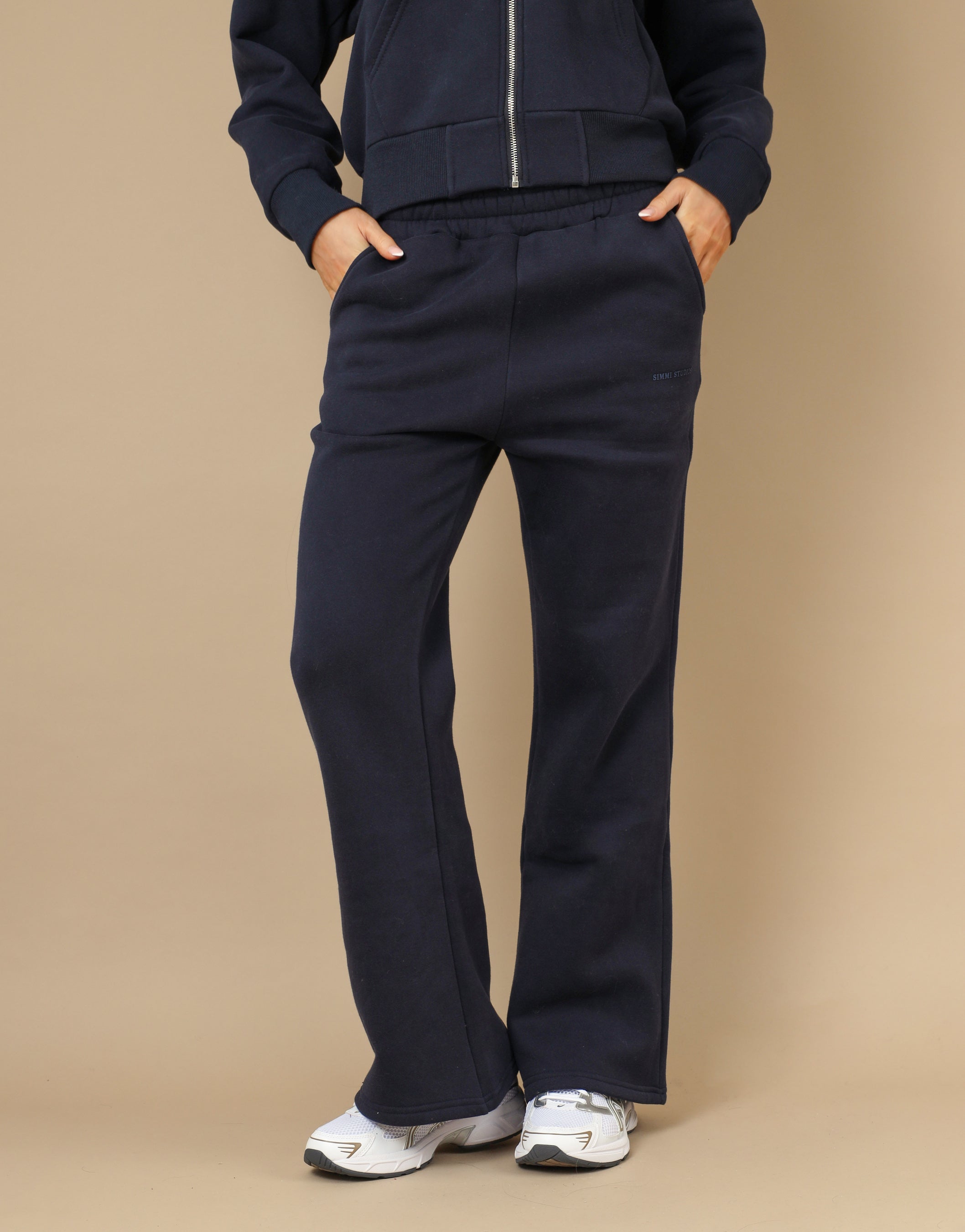 Colby Simmi Studios Essentials Joggers In Navy