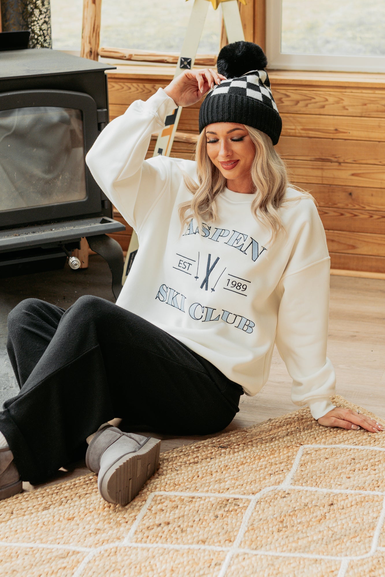 "Aspen Ski Club" Embroidered Sweatshirt (White)