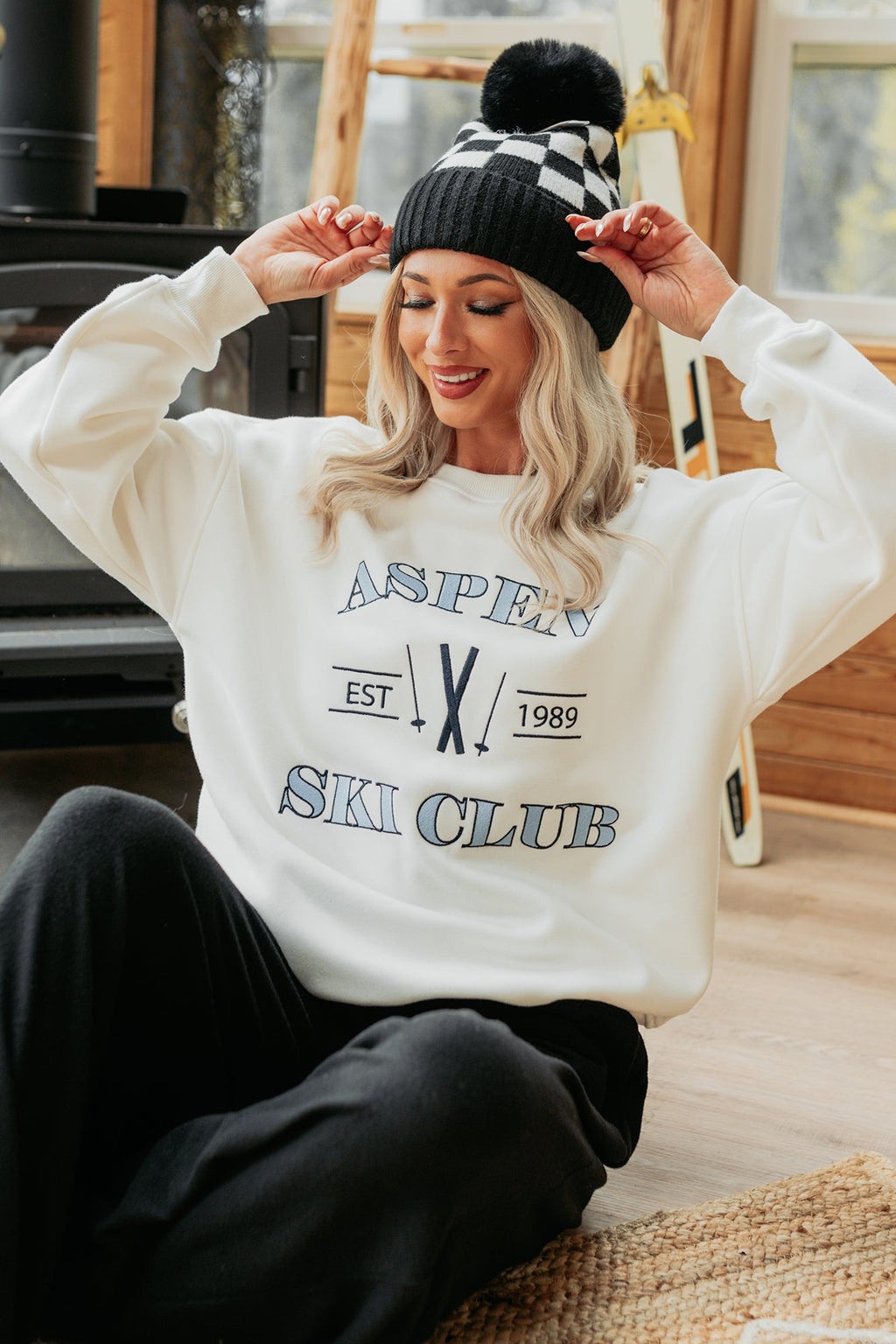"Aspen Ski Club" Embroidered Sweatshirt (White)