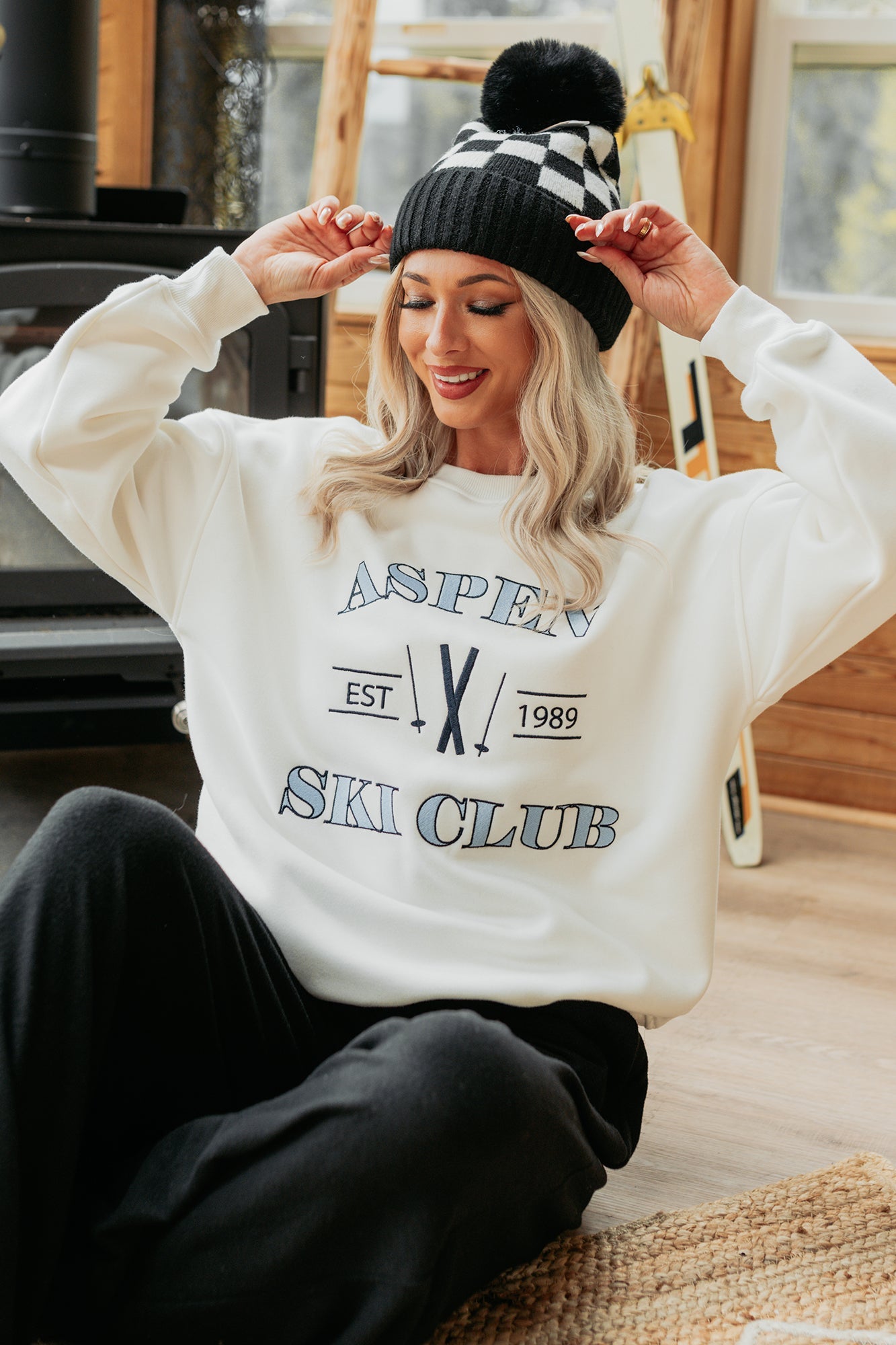 "Aspen Ski Club" Embroidered Sweatshirt (White)
