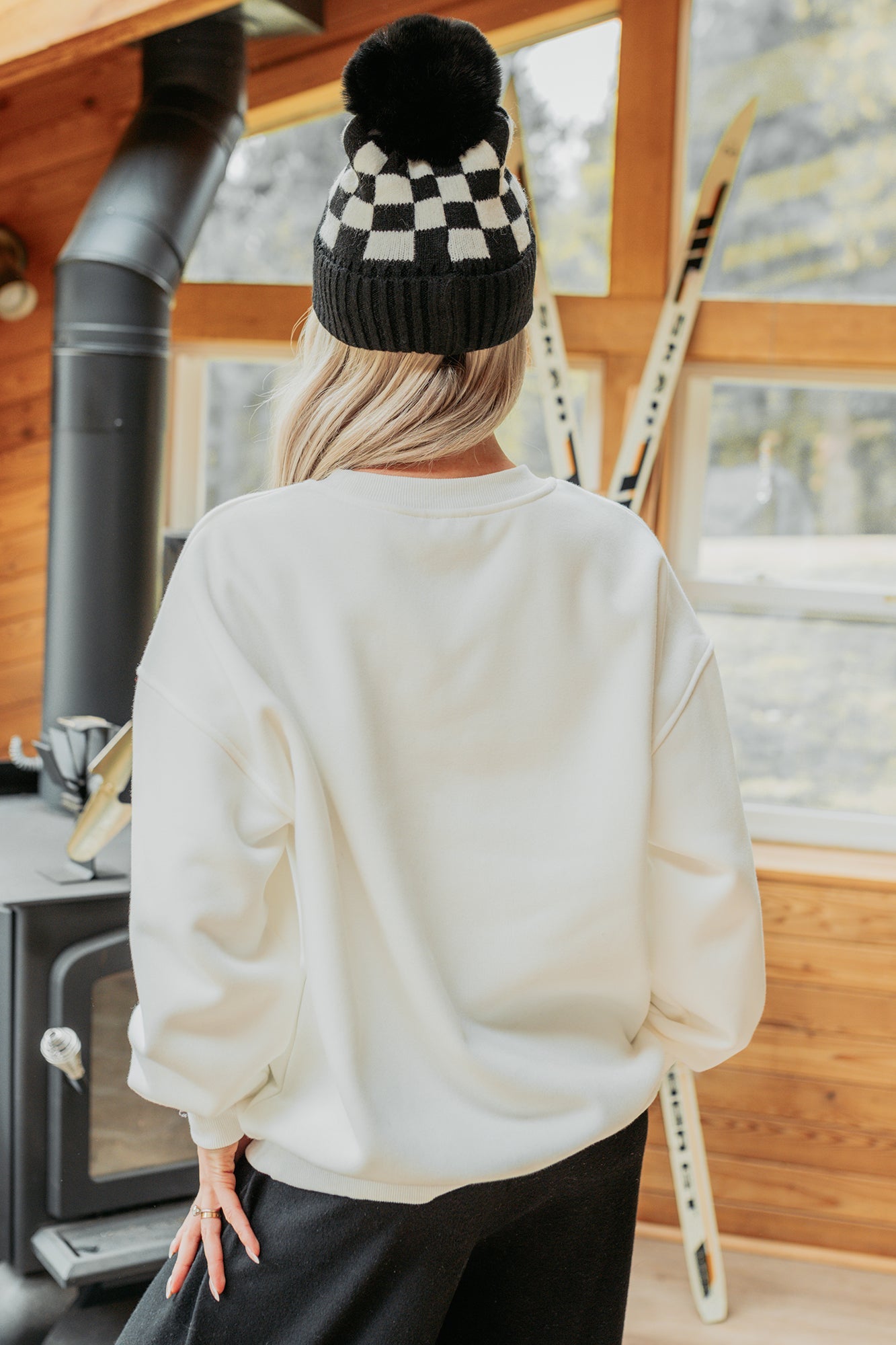 "Aspen Ski Club" Embroidered Sweatshirt (White)